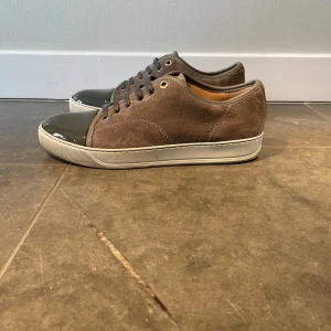 Lanvin skor - Hej! Säljer nu dessa stilrena och snygga skor från Lanvin!🎉Skick: bra skick!  .Retailpris: Ca 4500kr. Köp för endast:2799kr!😃 Vid frågor eller funderingar är det bara att höra av dig. Priset går att diskutera!💸