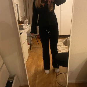 Juicy byxor - Fina svarta juicy byxor