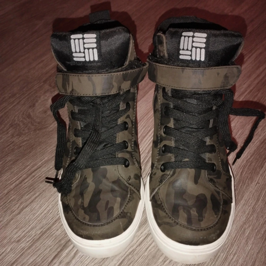 Kamouflage sneakers med snörning - 90