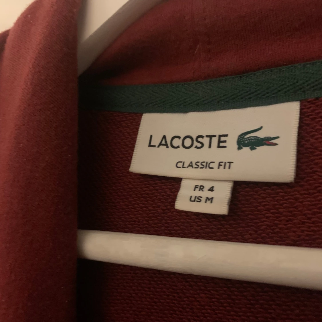 Vinröd hoodie från Lacoste - 93