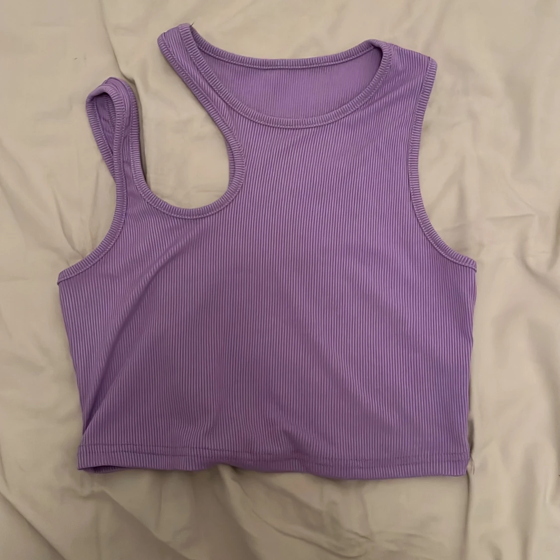 Lila ribbad linnetopp från Shein