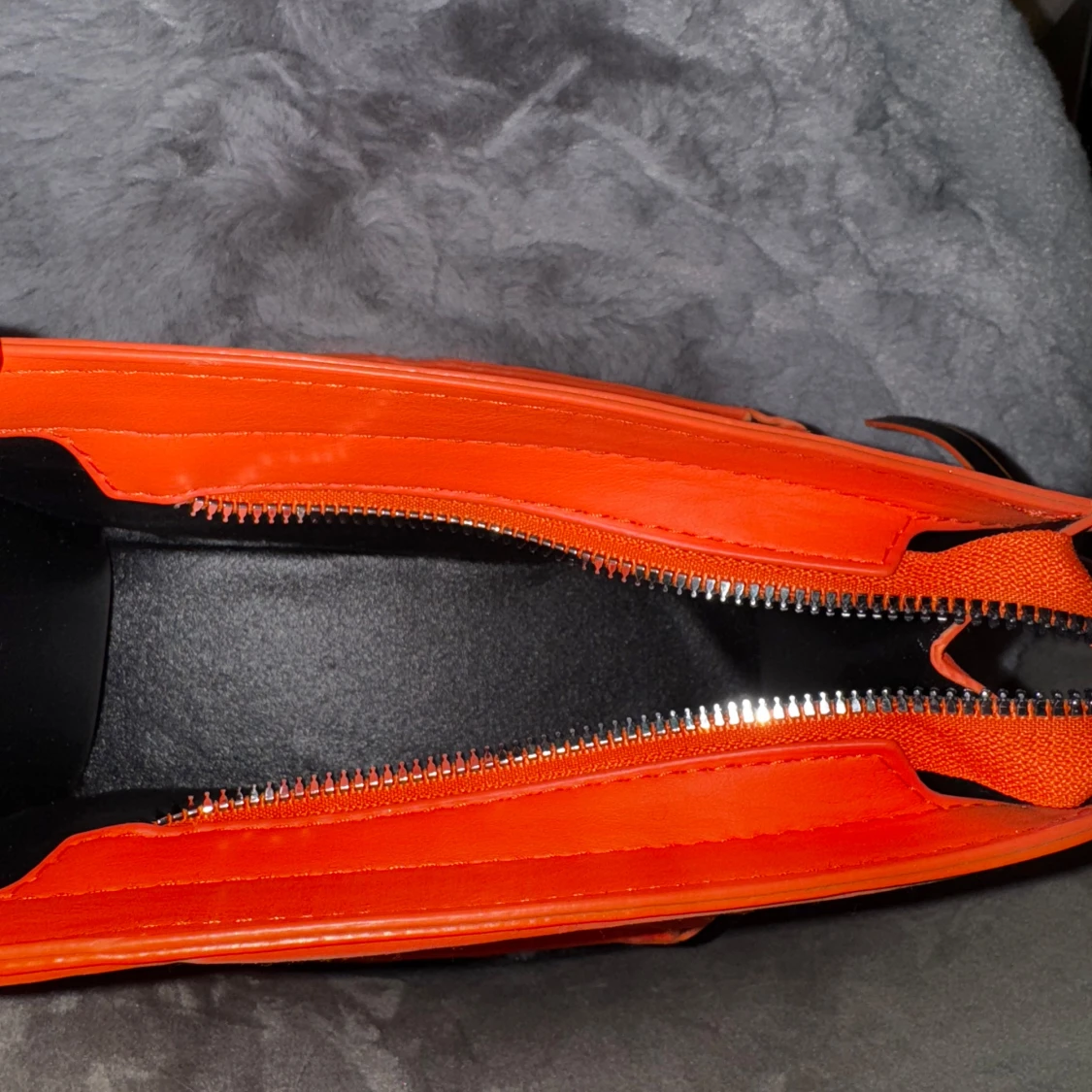 Orange handväska med krokodilmönster - 90