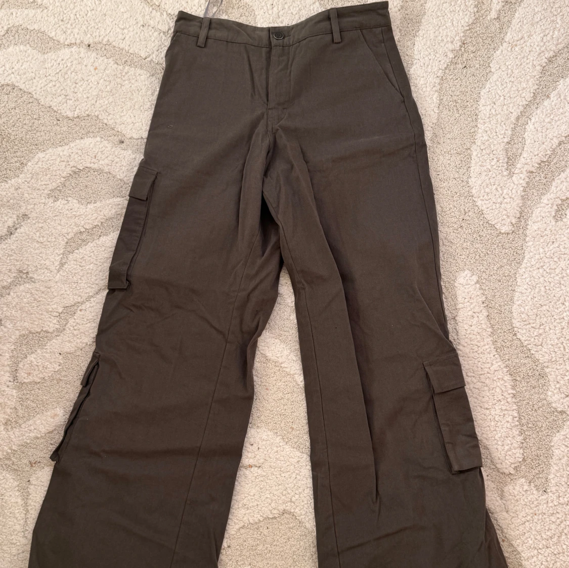 Khaki cargopants från Motel Rocks