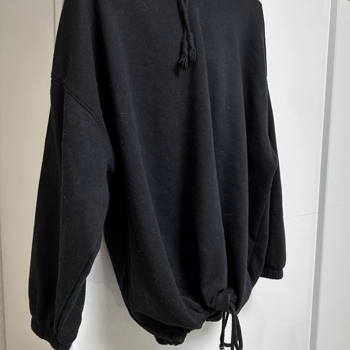 Svart hoodie - 90