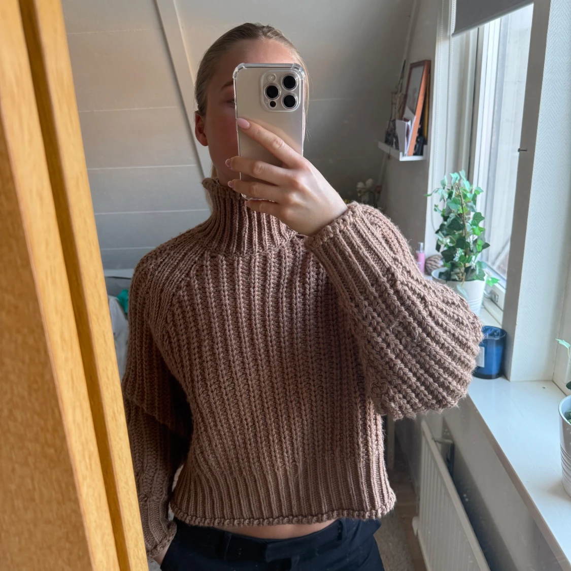 Beige stickad polotröja - 1