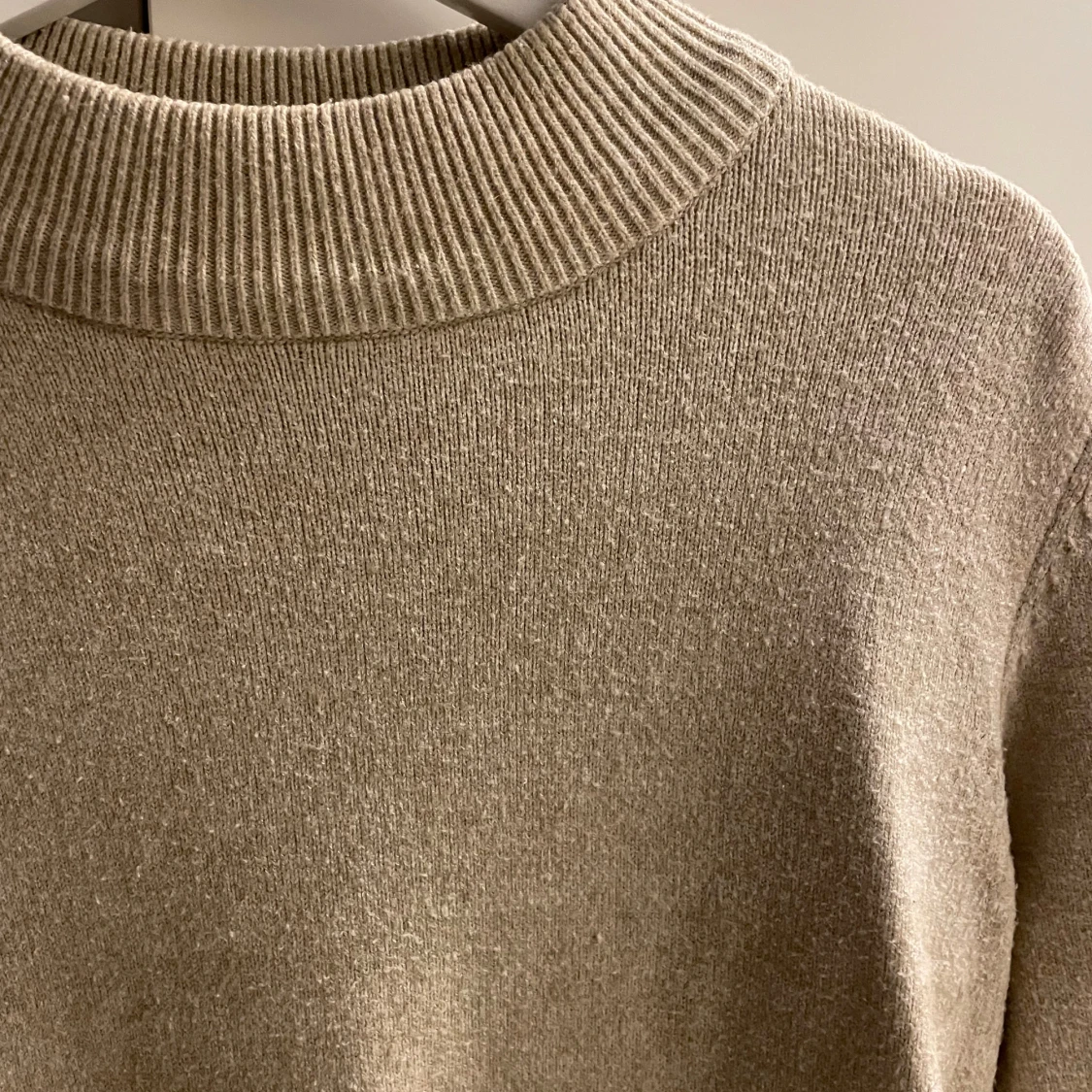 Beige stickad tröja - 1