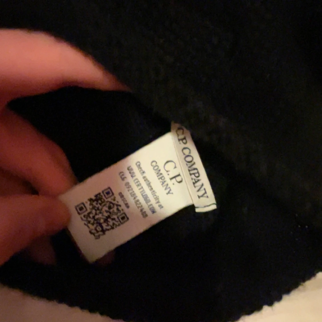 Svart stickad mössa med glasögon från C.P. Company - 2