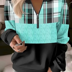 Rutig och turkos tröja med dragkedja - Snygg tröja med ett coolt rutmönster i svart, vitt och turkos. Den har en halv dragkedja framtill och långa ärmar. Perfekt för en avslappnad stil.