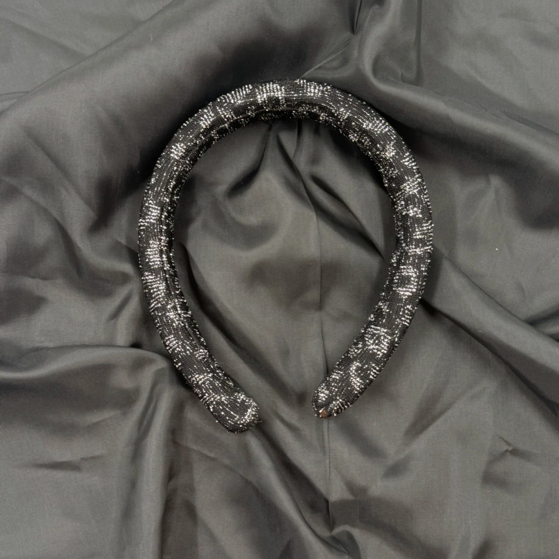 Svartglittrigt leopard diadem