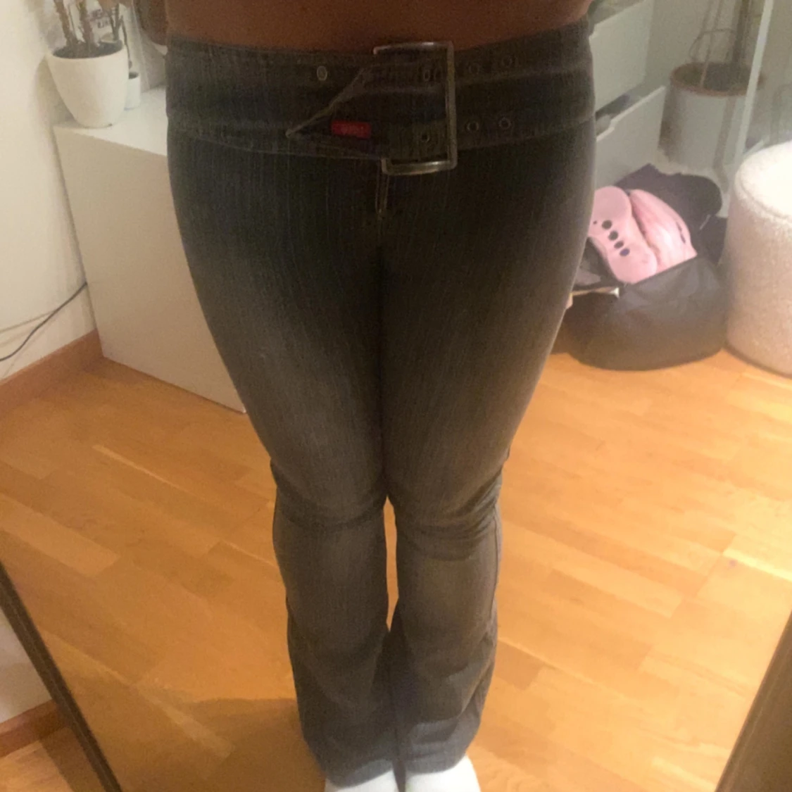 Grå jeans med bootcut