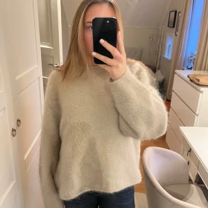 Mohair tröja  - Säljer denna såå snygga mohair tröjan från H&M i strl S! 