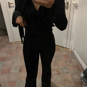 Kostymbyxor  - Jätte fina kostym byxor sitter lite för tajt på mig 