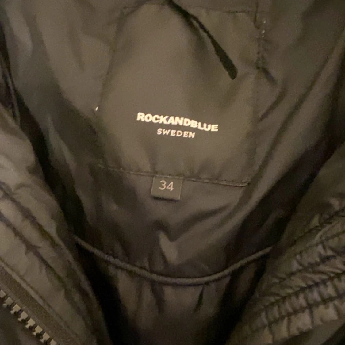 Svart dunjacka från Rockandblue - 3