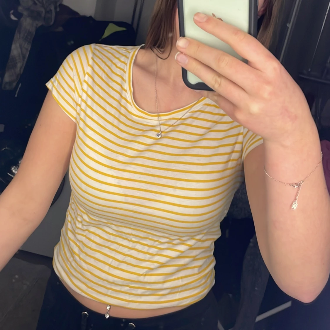 Gul- och vitrandig t-shirt