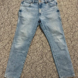 Wrangler Jeans  - Använd ett få tal gånger, storlek W32 L30
