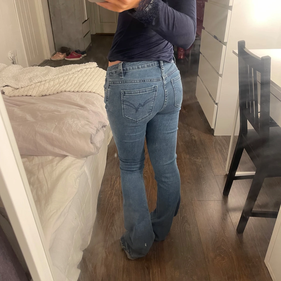 blå bootcut jeans - 2
