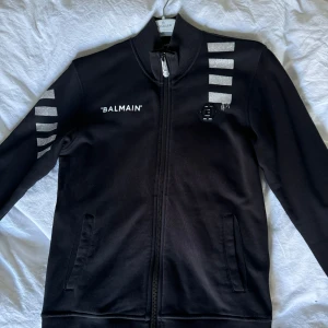 Balmain zip - Snygg balmain zip jag fått i present, tyvärr blivit för liten 