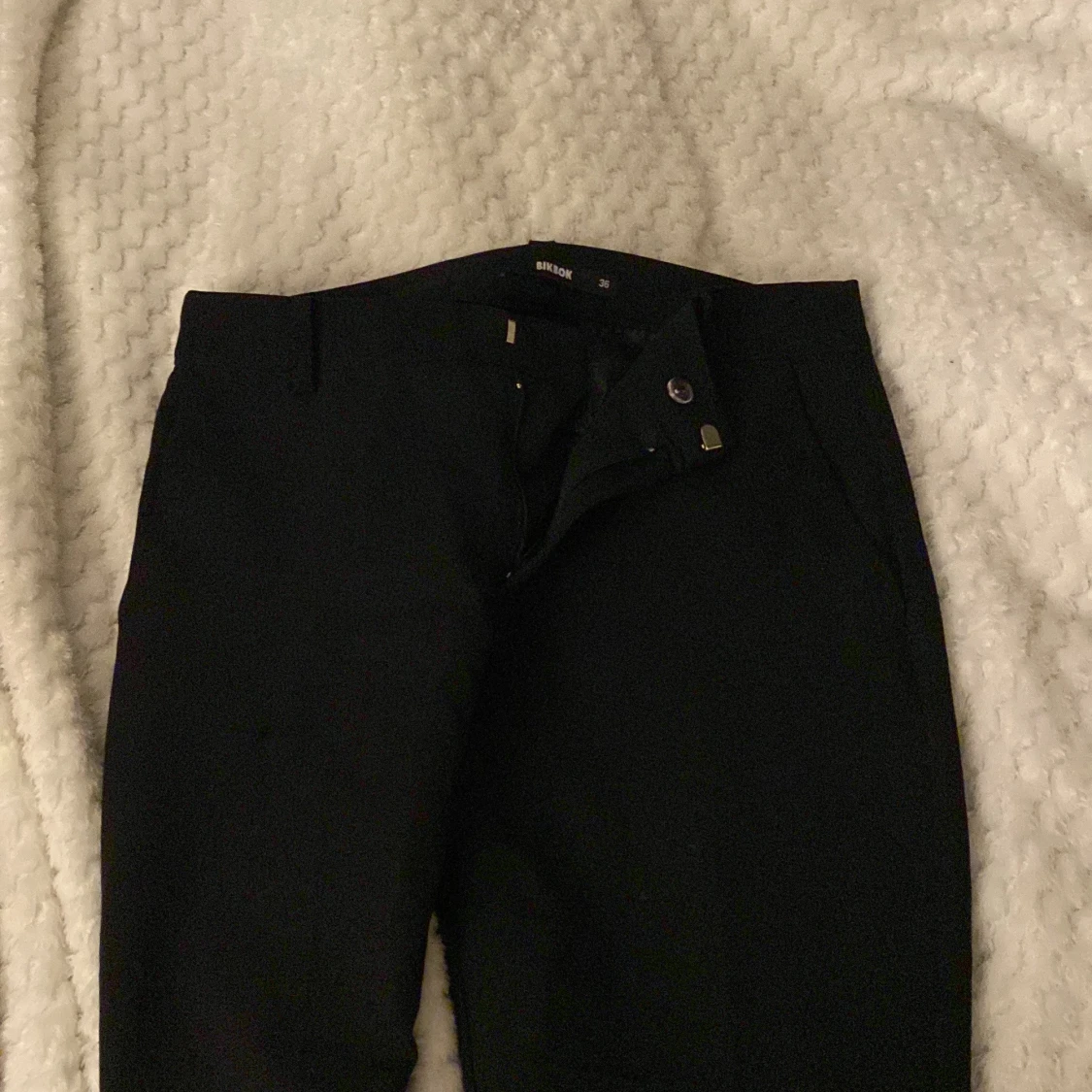 Svarta byxor från BikBok - 2