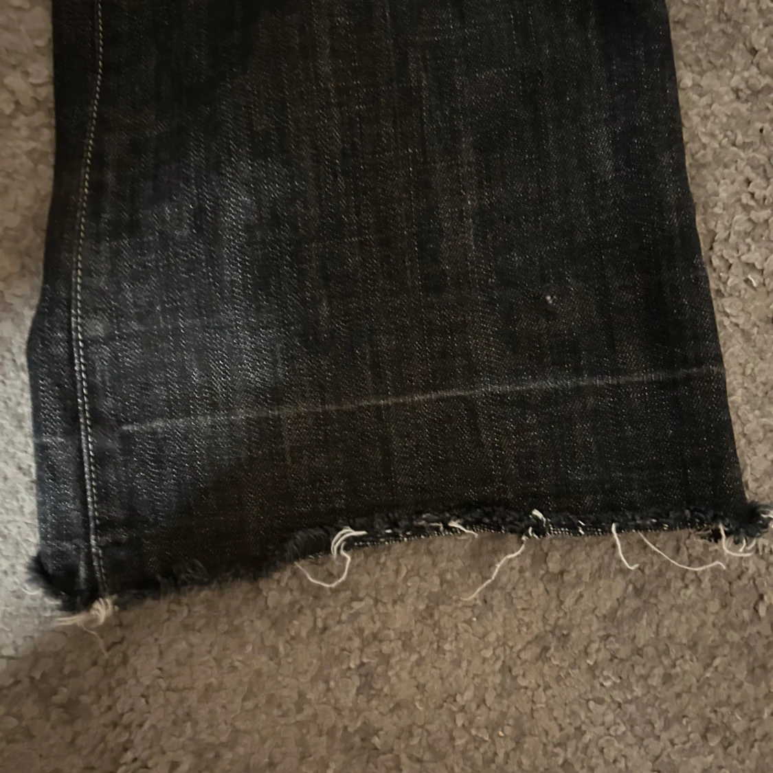 Lågmidjade svarta jeans💕 - 4