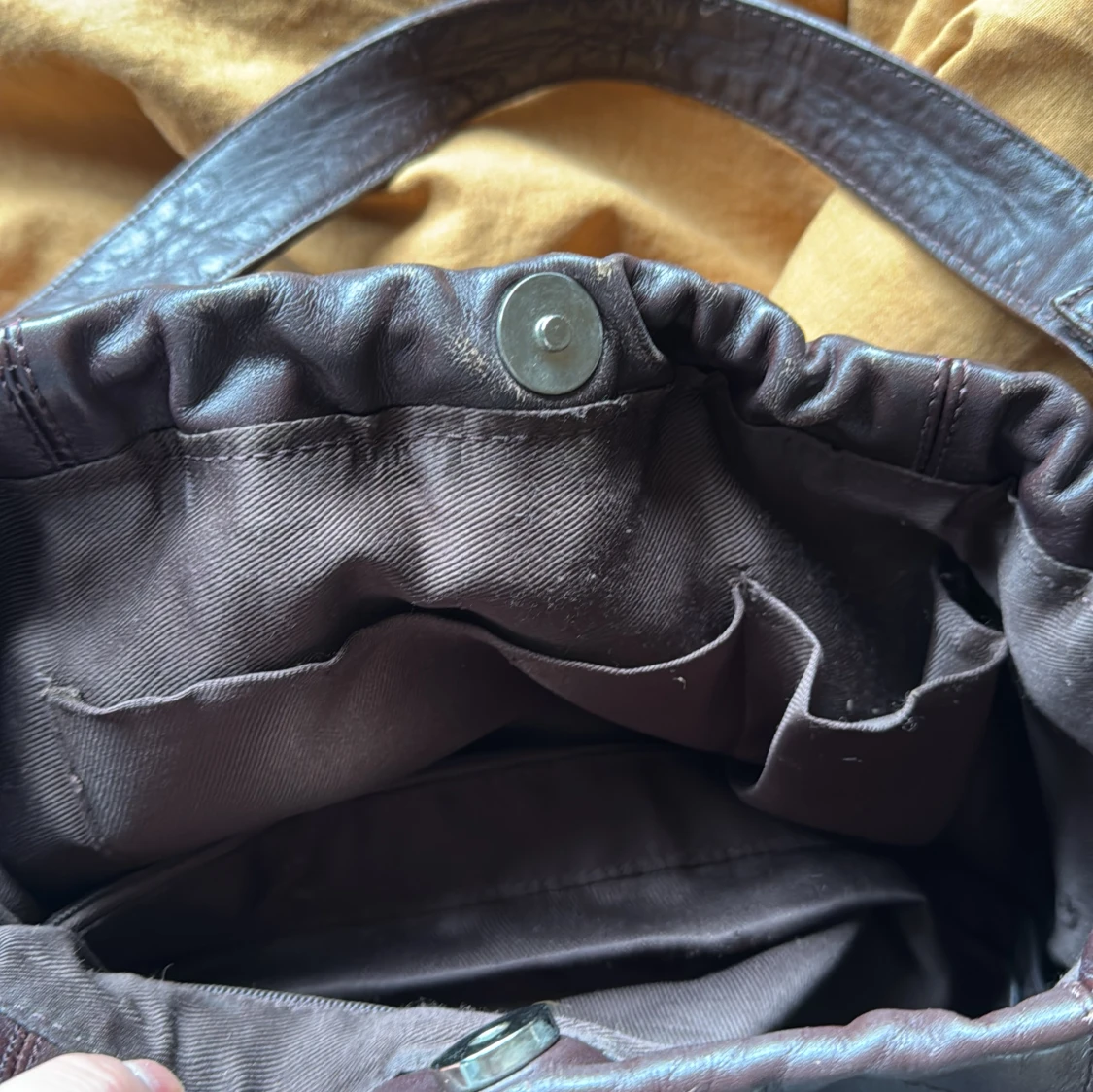 Brun axelväska i skinn - 3