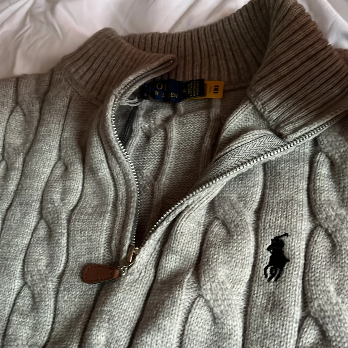 Beige kabelstickad tröja från Ralph Lauren - 1