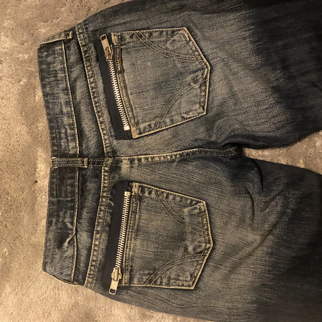 Low waist bootcut jeans från Reactive  - 92