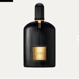 Tom Ford Black Orchid Parfym - Elegant och lyxig parfym i en stilren svart flaska med gulddetaljer. Tom Ford Black Orchid är känd för sin djupa och sensuella doftprofil, perfekt för den som vill sticka ut. Flaskan har en räfflad design och rymmer 100 ml av denna ikoniska doft. Endast sprayad 2-3ggr men inte riktigt min smak kan frakta