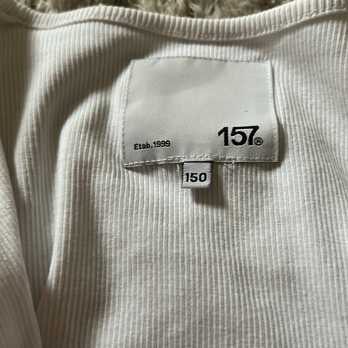 Vit ribbad kofta från 157 - 1