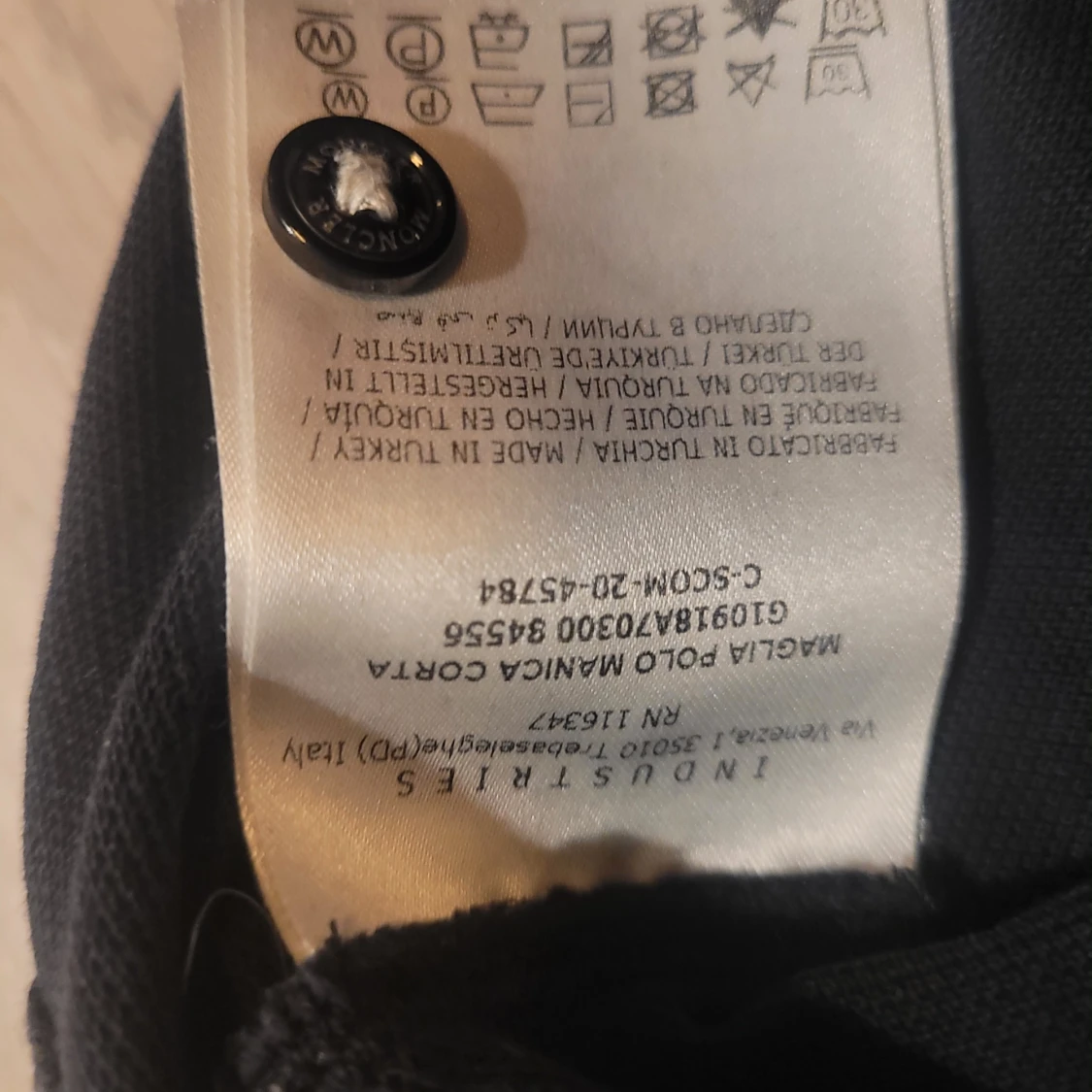 Svart pikétröja från Moncler - 2