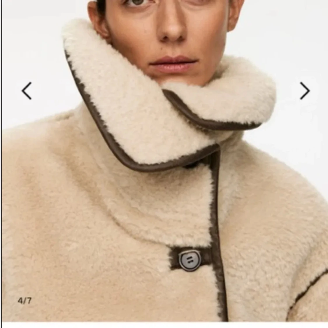 Beige teddyjacka med knappar - 1