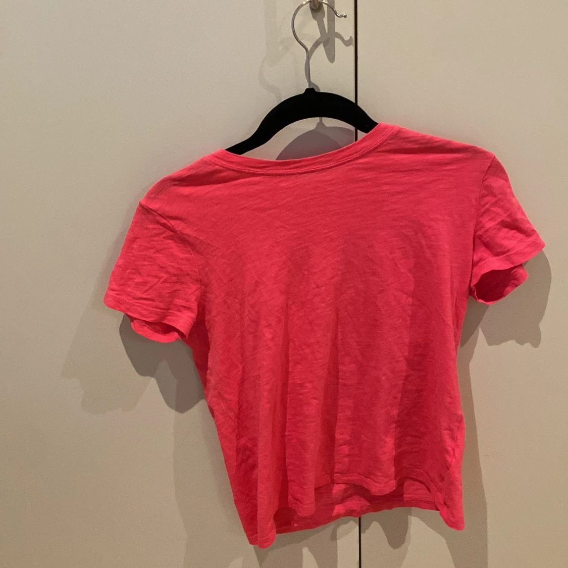 Två rosa t-shirts - 1