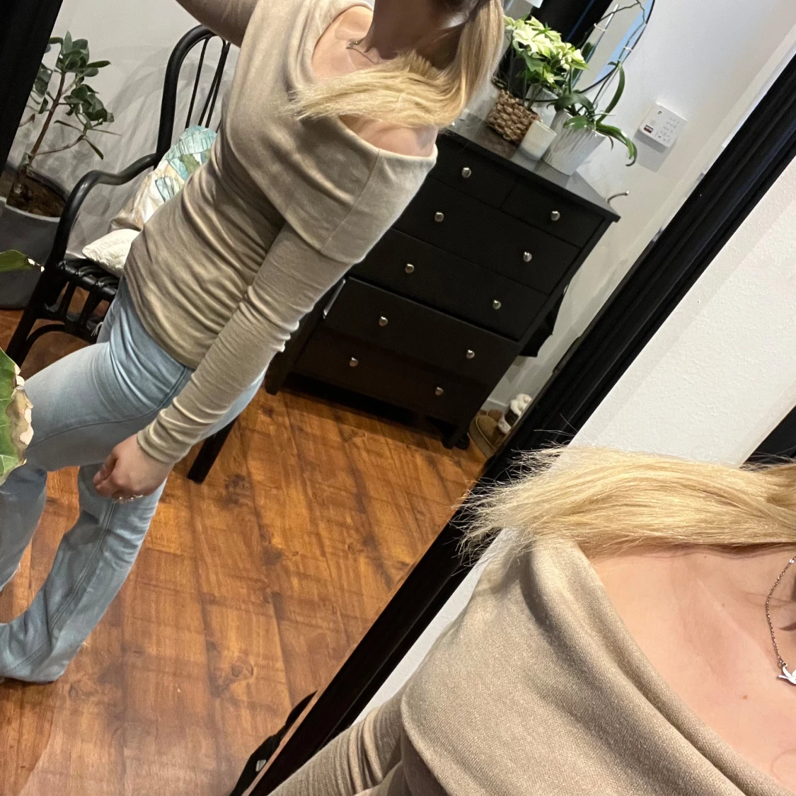 Beige offshoulder topp - 1