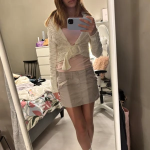 Vintage love Y2k cargo minikjol - Den går att justera tightare, har endast använt 1 gång nyskick