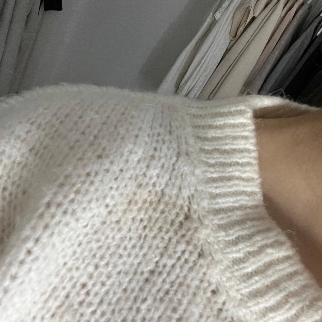 Vit stickad tröja - 1