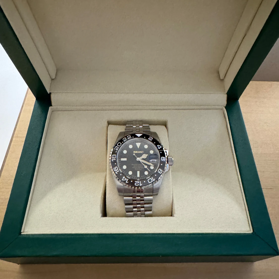 Seiko GMT Bruce Wayne - 1