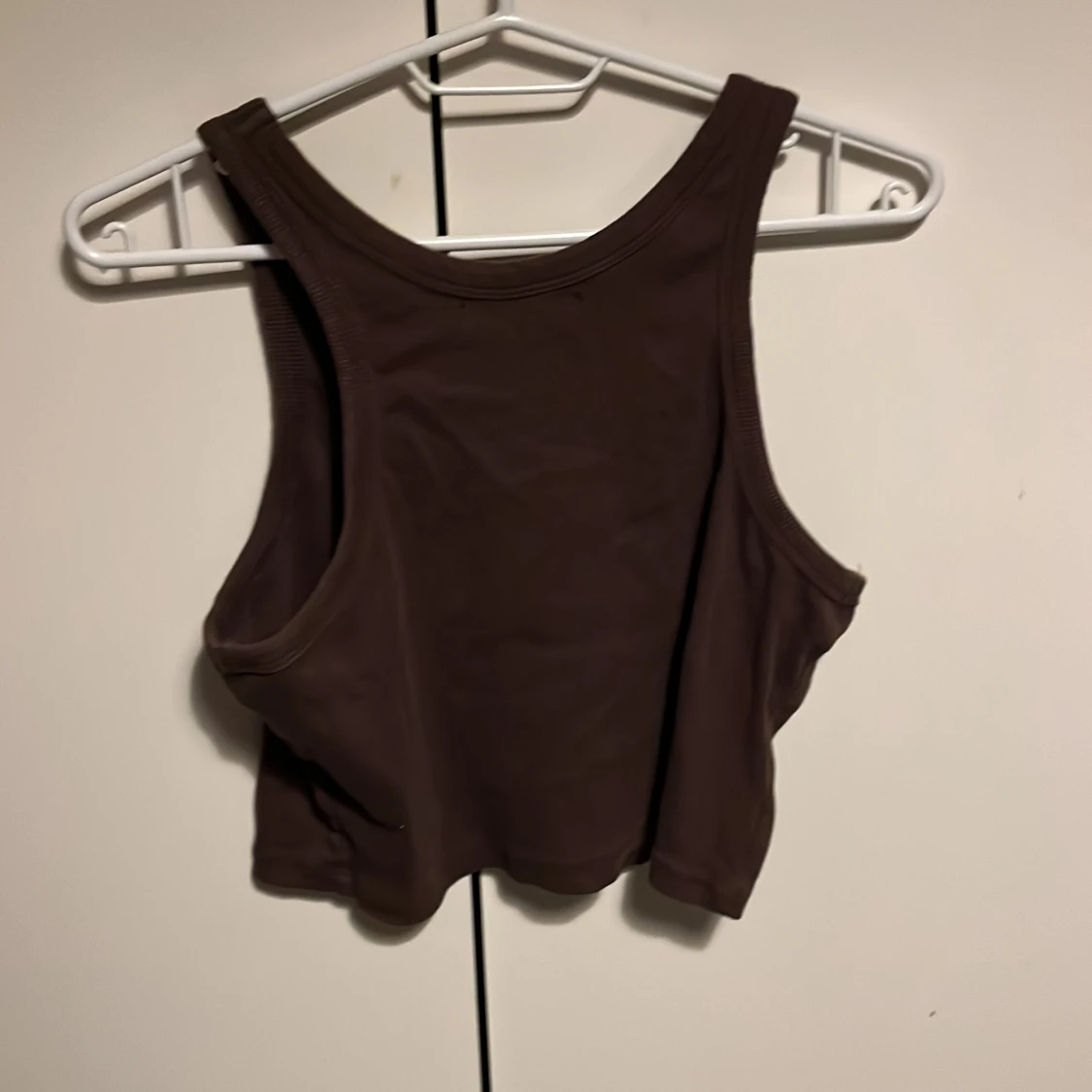 Brun ribbad linnetopp - 1