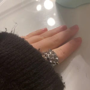 Edblad ring - Säljer denna ringen i silver från Edblad då jag inte använder silver, den är i nyskick🥰 säljer även en i guld!! 