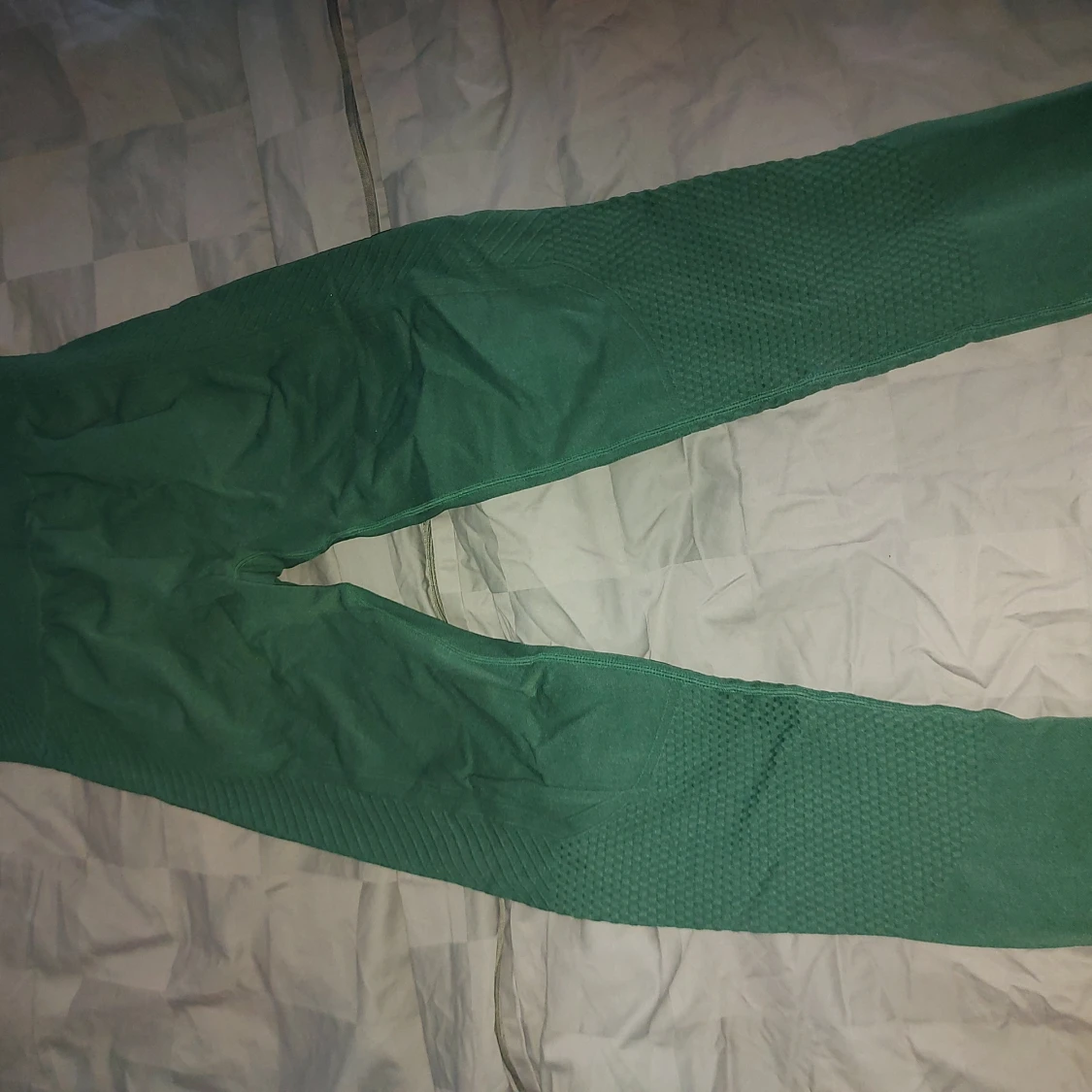 Gröna träningstigths med butt scrunch - 91