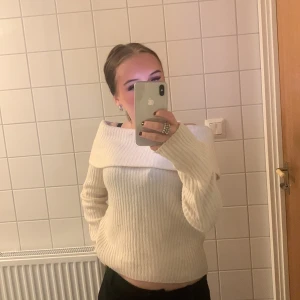 Vit stickad  - Snygg stickad tröja, bra skick