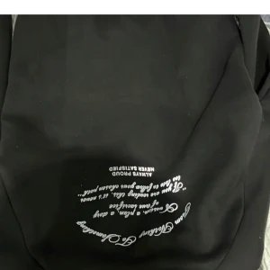 Hopdrich tröja ny skick - Helt oanvänd, st xs , aldrig användt bara testat på tyvärr så är prisslapen borta men tröjan är oanvänd.kontakta så kan vi diskutera priset