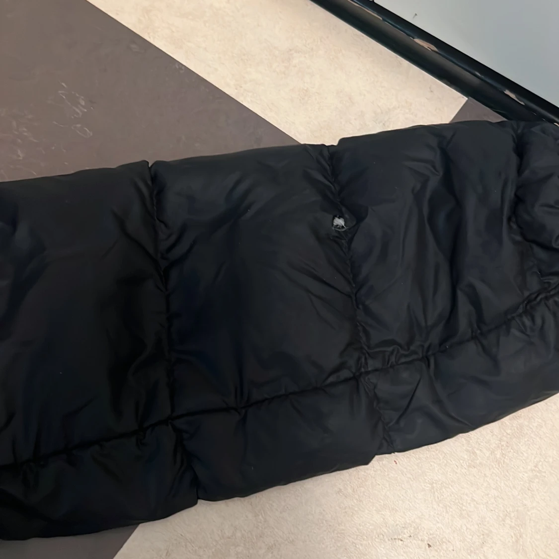 Svart peakperformance dun jacka  - 93