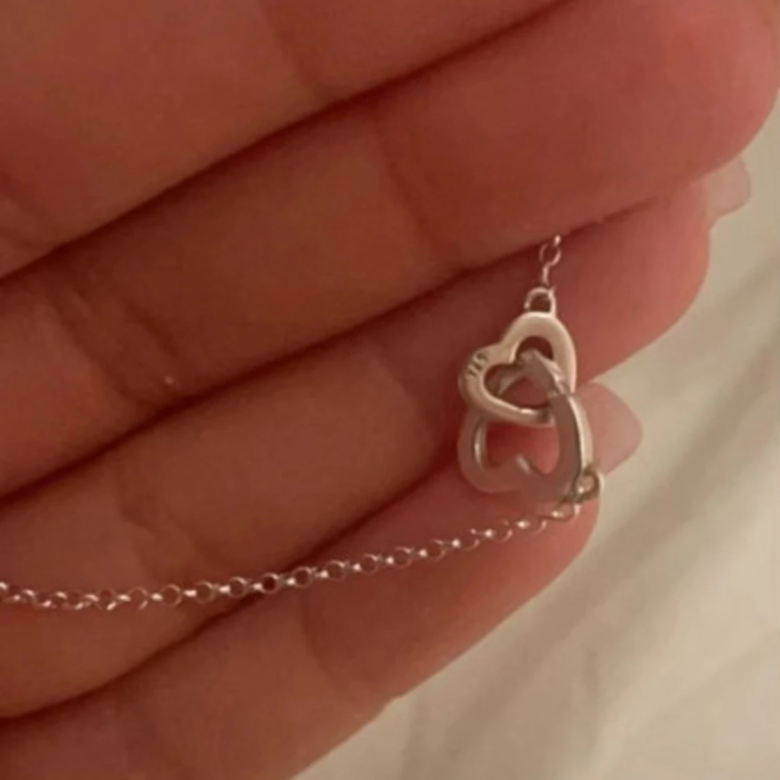 Silverarmband med hjärtdetalj