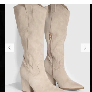 Beiga stövlar - Bra skick, lite tecken på användning. Nypris 999