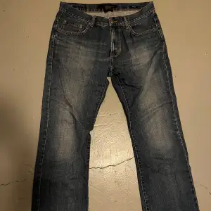 CK bootcut jeans  Storlek 34  Perfekt bootcut passform. Perfekt skick förutom lite slitage på baksidan av benöppningen.