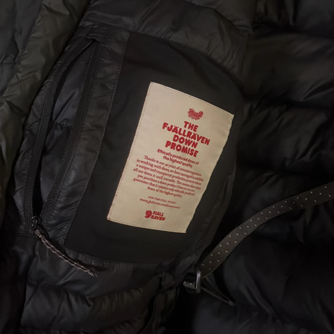 Svart dunjacka från Fjällräven - 92