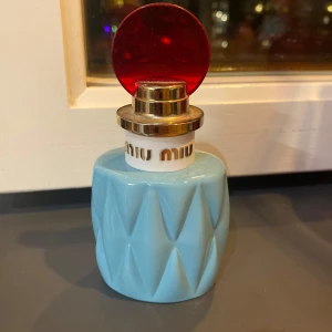 miu miu parfym  - miu miu parfym som jag har använt 1 gång. jag gillar inte den så jätte mycket så jag säljer den. det är 50ml