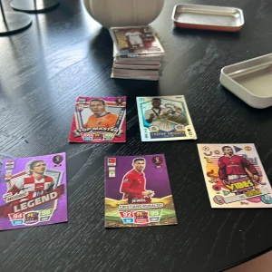 Fotbolls kort - Det är runt 80 st blandade 