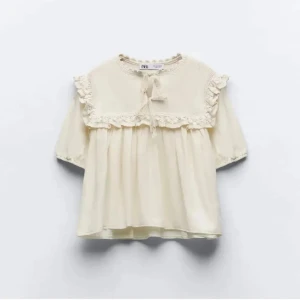 Zara blus!💝 - Säljer denna fina zara blusen💓 använd fåtal gånger så den är super bra skick