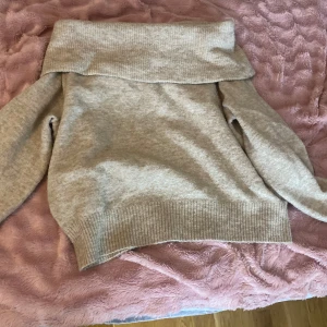 Mysig stickad tröja - Så mysig höst tröja, jätte härligt material❤️