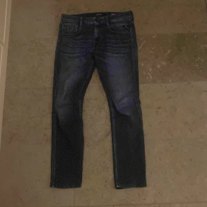 Replay jeans  - Slim fit Replay jeans i storlek 29 fett snygga och i nyskick först till kvarn!🤝 Köpta för ca 1700!